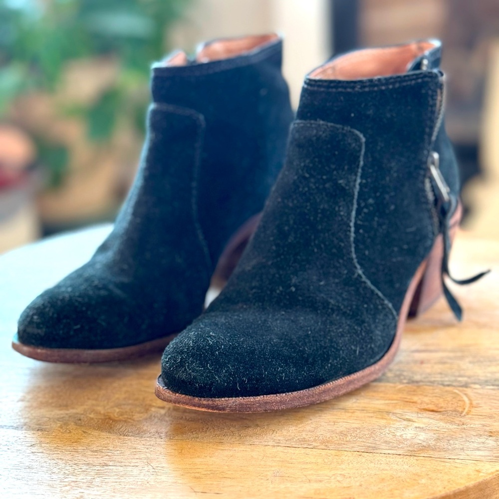 Madewell Black Suede leather Booties Sz 7